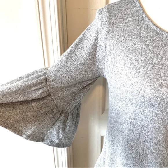 CAUTION TO THE WIND Knot Front Knit Top—SZ. Small - Picture 3 of 11